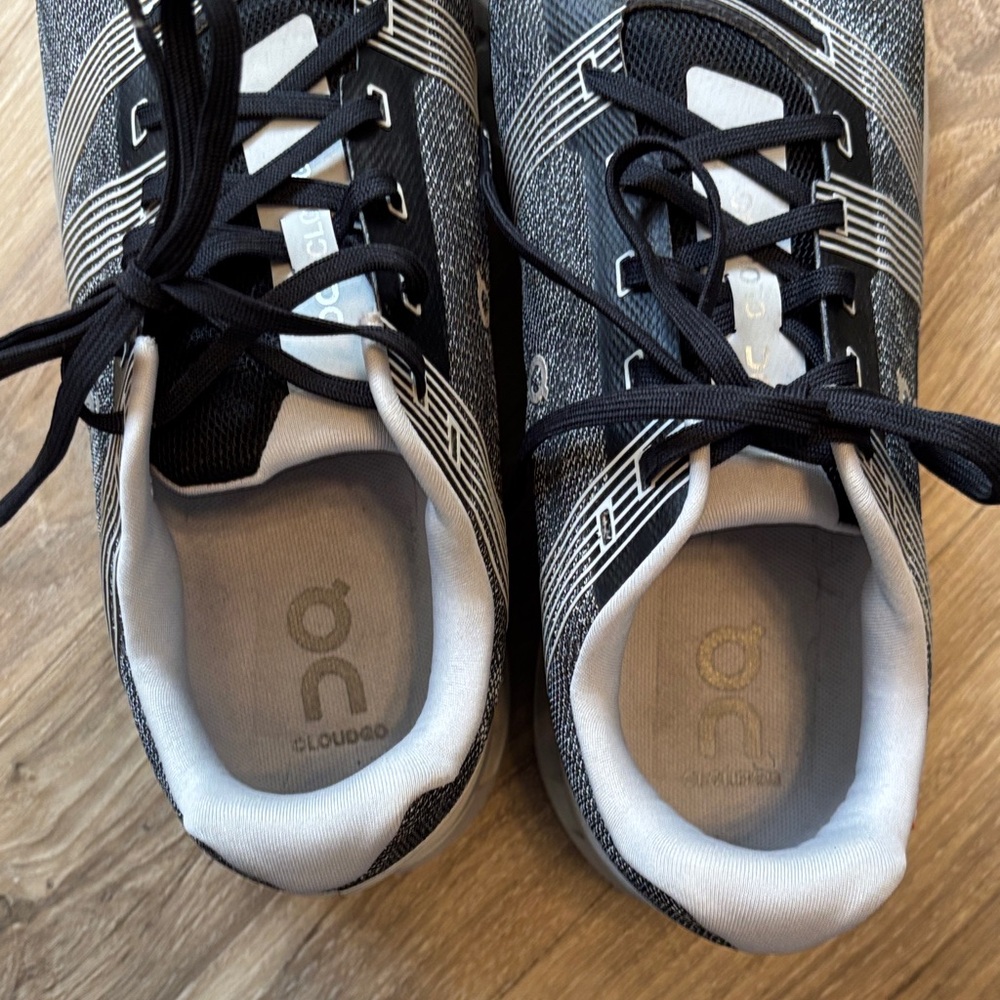 On Cloud Men's Black and Gray Athletic Shoes 9.5 - Picture 7 of 8